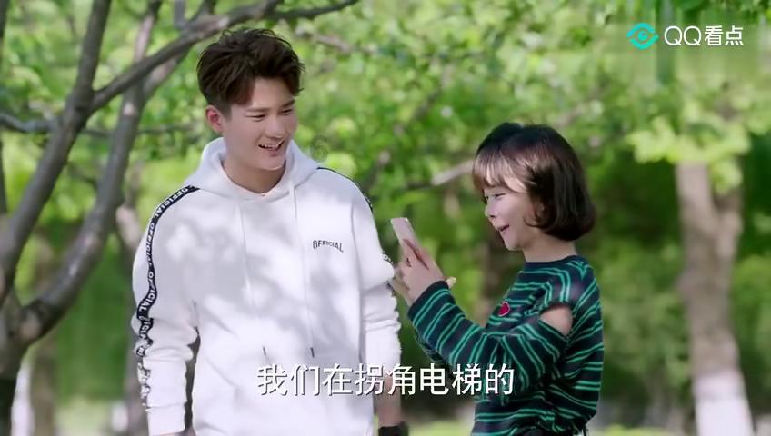 探访网红“巨人小莫”的一生：身高两米三，逝后粉丝增长上万，有人闯家里直播被驱逐